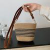 Bolsa Popular de Verão Feminina 2024 Nova Moda Casual Transversal Palha Trançada Versátil Pequena Fresca Bolsa de Palha Trançada