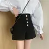 Shorts pretos de cintura alta com botões, estilo puro-desejo, femininos, verão 2024, moda coreana, versátil, perna larga, corte A, para usar como peça externa