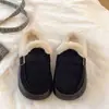 Chinelos casuais de algodão com sola grossa para mulheres, adequados para uso externo no inverno, com forro de fleece adicionado para aquecimento, modernos e versáteis, apresentando design de bico fechado e solas antiderrapantes