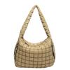Venta al por mayor explosiones transfronterizas bolsa nube plisada moda hombro portátil bolsa dumpling gran capacidad plumón algodón axila bolso de mujer