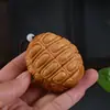 Taihang Yabai Loto Fujia Mundo Pieza de Mango Madera Maciza Tallado Integrado Caparazón de Tortuga Sostener en la Mano Pieza de Mango Fugui