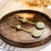 Aretes de hebilla de paz en un nuevo estilo chino, inspirados en la cultura tradicional china, con imitación de jade Hetian de alta calidad, diseñados para mujeres, delicados y adecuados para atuendos Hanfu, aretes vintage de nicho
