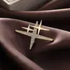 Broche único de perlas con diseño de corazón 2024 nueva moda otoño e invierno corsage accesorios de alfiler delicados para mujer Corea del Sur
