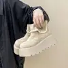Botas Curtas Emagrecedoras Estilo Nicho Versátil Moda Plataforma Tendência Aumento de Altura Botas Martin para Mulheres Novo Modelo Outono e Inverno 2025