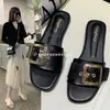 Sandalias casuales de moda europeas y americanas para mujer, sandalias de hebilla cuadrada 2026, sandalias planas de moda para estudiantes, venta al por mayor en tallas grandes