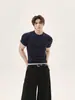 Conjunto de Dos Piezas de Verano para Hombre: Camiseta de Punto de Manga Corta de Color Sólido con Diseño de Cuello de Alta Gama, Corte Ajustado, Cleanfit, Adecuado para el Viaje Diario