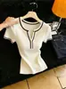 Elegante top de punto de seda helada con cuello en V y manga corta para mujer, primavera/verano 2026, camiseta versátil ligera, corte holgado, talla grande, top de alta gama
