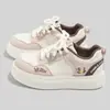 Zapatos Blancos Casuales Estilo Coreano con Huella de Perro de Dibujos Animados Beier para Mujer 2026 Nuevo Primavera Versátiles Tenis de Suela Gruesa B2961