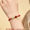 Pulseira de Cabacinha da Sorte em Calcedônia, Fio Vermelho da Paz, Pulseira Tecida à Mão com Pequena Cabacinha de Jade, Presente de Fio Vermelho para o Ano do Zodíaco