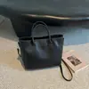 Bolsa tote minimalista de nicho estilo coreano para mulheres, inverno de 2026, grande capacidade, moderna, versátil, bolsa de ombro e sob o braço de alta qualidade