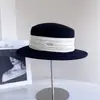 Chapéu de Feltro Elegante Versátil Fashionável de Topo Plano com Fita de Cetim Vintage Lã Australiana para Mulheres, Novo Estilo de Inverno, Luxo Leve