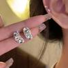 Aretes de botón de perlas de plata 925 estilo ins para mujer, nicho de moda de lujo ligero de alta gama, aretes versátiles, aretes elegantes retro