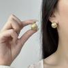 Aretes Populares Transfronterizos Europeos y Americanos de Metal Esférico con Textura Cepillada, Modernos y Elegantes, Versátiles y Populares Aretes Únicos para Ir al Trabajo