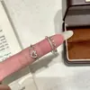 Anillo exquisito y delicado con incrustaciones de diamantes, con un aire exclusivo y de alta gama, adecuado para estudiantes mujeres, con un sencillo diseño de mariposa y corazón, perfecto para apilar o como anillo de pareja de estilo abierto.