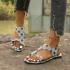 Sandalias casuales de verano para mujer, nuevo estilo, con una tira, estilo romano slip-on de tacón plano, estilo europeo y americano, para mujer, transfronterizo del Sudeste Asiático.