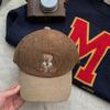 Gorra de béisbol bordada con diseño de oso para mujer, cálida gorra de pana de invierno a juego, tamaño pequeño, combinable.