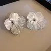Pendientes de Metal Geométricos Estilo Xiaohongshu, Pendientes Versátiles Simples y de Moda con un Toque de Lujo Ligero y de Alta Gama para Mujeres