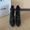Botas Femininas Outono Nova Chegada com Fivela Franzidas Empilhadas Bico Fino Emagrecedoras com Salto Escondido Botas de Cavaleiro Botas para Calça Botas Femininas