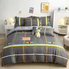 Nuevo engrosado lijado cuatro piezas dormitorio estudiantil tres piezas simple agradable a la piel funda de edredón sábanas ropa de cama al por mayor