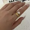 Anillo de Moda Transfronterizo Europeo y Americano Irregular Abierto Incrustado de Diamantes, Anillo de Acero de Titanio de Moda para Viajes Diarios para Mujeres, No se Desvanece