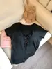 2025 Nuevo Estilo de Verano Ajustado Delgado Cuello en V Empalme de Encaje Camiseta Corta Chic de Manga Corta para Mujer Diseño de Nicho Top Corto