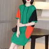 Novo Vestido de Verão Feminino com Manga Curta, Caimento Solto, Estilo Jovem, Versátil, Color-Blocking, com Capuz, Vestido de Comprimento Médio