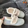 Sapatos Birkenstock de pelúcia de alta qualidade para mulheres, novo modelo de inverno 2026, sapatos peludos de sola grossa, sapatos de algodão de neve peludos de cobertura total