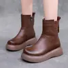 Outono Inverno 2026 Novas Botas Femininas de Algodão Impermeáveis Espessadas com Veludo Interno Couro Macio Solado Grosso Aumentador de Altura Novo Zíper Lateral Sapatos de Moda