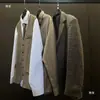 Sala de Modelos de Ropa Suave para Hombres Vestuario Estilo Italiano Sencillo Chaqueta de Traje para Hombres Exhibición de Accesorios Armario Decoración