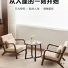 Conjunto de Mesa e Cadeiras para Varanda Três Peças Celebridade da Internet Uma Mesa e Duas Cadeiras Apartamento Pequeno Mesa de Centro em Madeira Maciça Cadeira de Sofá Novo Estilo 2025