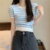 Camiseta de punto de manga corta a rayas en el hombro para mujer, diseño de verano, nicho, camiseta chic única, top corto adelgazante