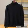 Suéter 100% cachemira pura para hombre con cuello alto, un diseño lujoso y sofisticado, perfecto para un estilo business casual o relajado, encarnando el estilo "old money"