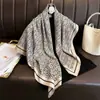 Novo Lenço Quadrado de Sarja 90 Estilo Coreano Lenço de Seda Feminino Lenço Estampado com Múltiplas Letras Moda Versátil Sentido de Alto Padrão Echarpe