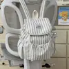 Mochila a rayas de alta moda al por mayor para estudiantes universitarias, adecuada para ir al trabajo y uso casual, mochila pequeña para actividades al aire libre, fresca y elegante