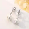 Aretes florales de perlas de nuevo estilo para mujer, lujo ligero, modernos, versátiles, de nicho, aretes de alta gama, venta al por mayor desde el fabricante