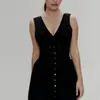 Fabricante Mayorista de Ropa para Mujer Transfronteriza 2025 Aliexpress Moda de Venta Caliente Vestido Negro Delgado de Cuello V Sin Mangas que Ceñe la Cintura