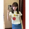 Camiseta Corta Blanca de Manga Corta con Hombro Normal, Estilo Ins de Chica Picante Estilo Americano, Floral de Nicho para Mujer, Estilo Universitario de Verano, Rejuvenecedora, Ajustada