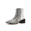 Bota feminina 2021 nova de salto quadrado 2021 comércio exterior baixa 40 outono e inverno moda com estampa de cobra zíper traseiro média tamanho grande