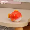 Novo Adorno Fofo de Peixe Koi em Resina com Acabamento de Luxo, Decoração de Mesa de Nicho para Alívio do Estresse e Melhora do Humor