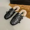 Nuevas Mules de Moda con Hebilla, Forro de Polar, Puntera Tallada, para Calzar sin Esfuerzo, Otoño/Invierno 2026 para Mujer