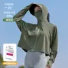 Roupa de Proteção Solar para Mulheres 2026 Verão Novo Estilo Aba de Borracha Preta UPF50+ Seda Gelada Anti-UV Estilo Curto Roupa Versátil de Proteção Solar
