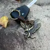Llavero creativo para hombre y mujer, pequeño regalo de aleación de bronce, águila, llavero vintage de piel de vaca tejida, colgante de cuero
