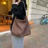 Bolsa Tote Nova de Camurça Fosca para Outono e Inverno Grande Capacidade para o Dia a Dia Casual Bolsa de Ombro Moda Versátil Feminina Exportação