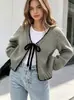 2026 Novo Cardigã Suéter Casaco Tricotado Feminino Solto de Manga Longa Estilo Europeu e Americano Decote V com Amarração Cor Sólida Top Casual