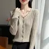 Suéter Tricot Andi de Veludo com Decote V e Borda Franzida Cor Sólida, Macio Anti-Pilling Estilo Básico, Roupa Casual Feminina para Primavera e Outono