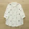 Camisa Blanca de Gasa de Algodón Blanca de Doble Capa, Holgada, Bordada Floral Artística y Fresca para Mujer con Mangas Tres Cuartos, Camisa Básica de Moda, Verano 2026