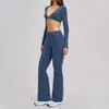 Conjunto de top de yoga de manga larga con cuello en V estilo europeo y americano para mujer, pantalones de yoga acampanados deportivos a la moda, conjunto de atuendo de yoga para correr y fitness