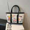 Moderna y Linda Estilo Coreano 2025 Nueva Bolsa de Hombro Tote de Gran Capacidad con Estampado de Graffiti de Dibujos Animados Elegante para Salir
