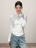 Blusa feminina básica branca de gola alta dobrada com mangas compridas para primavera e outono, com cintura marcada, efeito emagrecedor e tecido elástico, adequada para usar em camadas e como base para o trabalho