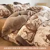 Xiangling Premium Estilo Simple y Lujoso Borde Ancho Bordado Terciopelo de Leche Juego de Cama de Cuatro Piezas